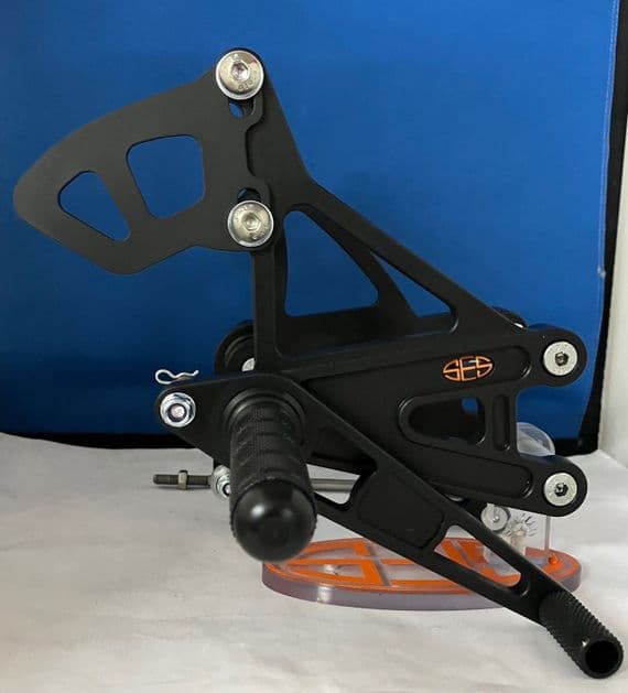 Fixed Rearsets - Kawasaki ZXR400H&L (89-99).  RSK001  BLACK