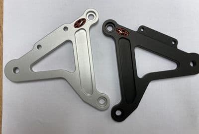 Hanger Plate - Honda Hornet 600/900 (98-06).