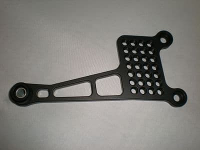 Right Hand Mount Plate: Yamaha R6 (06-23). RSY010MR