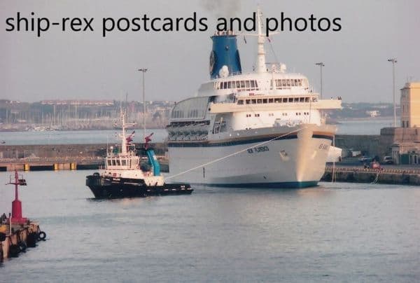 NEW FLAMENCO (cruise ship) & GIALESS (tug)