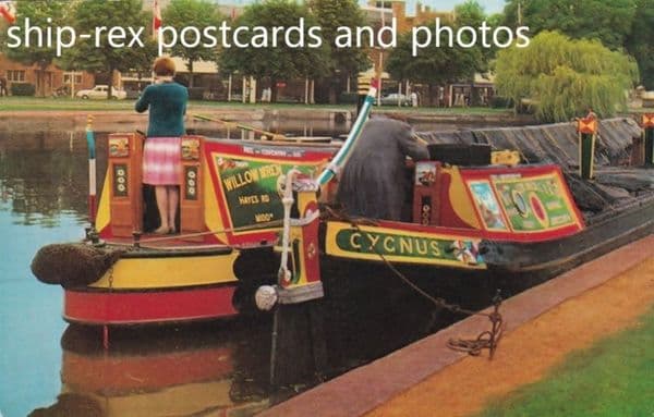 Stratford-Upon-Avon canal basin, Warwickshire b