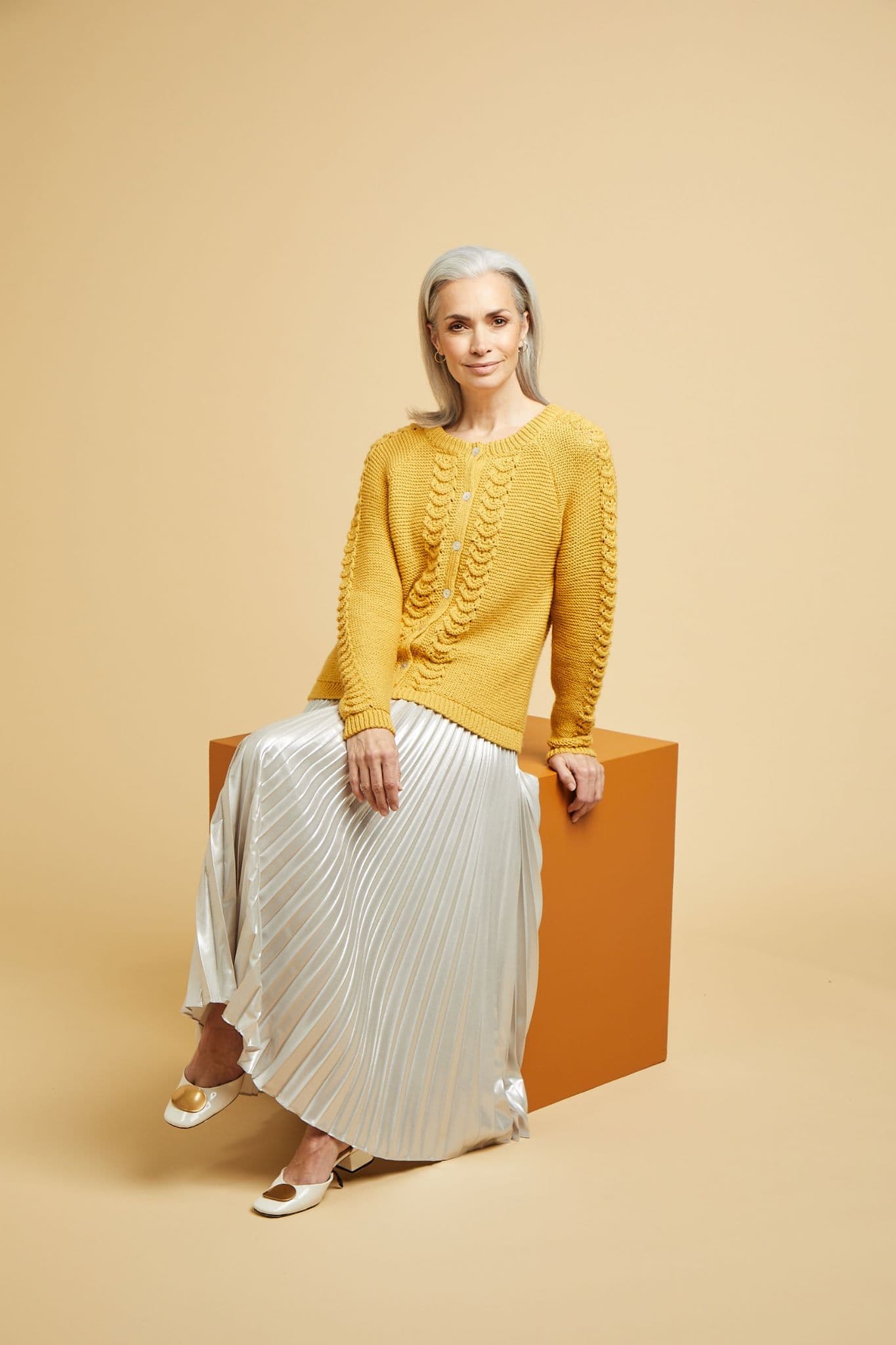 Sirdar No 1 Double Crepe 10665 Womens Cardigan Knitting Pattern