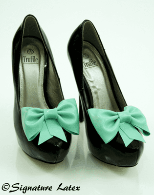 Latex Shoe bow's in Jade green (E)