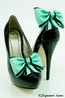 Latex Shoe bow's Jade green black trim (E)