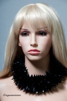 Mini Spiky latex/rubber choker