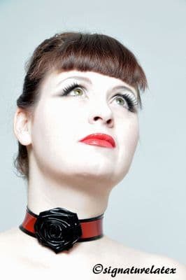 Rose choker  with wide trim