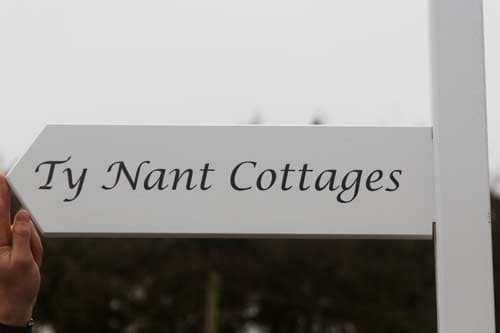 100mm High Fingers - 3"x 3" Post - Painted Wood Finger Post Signage