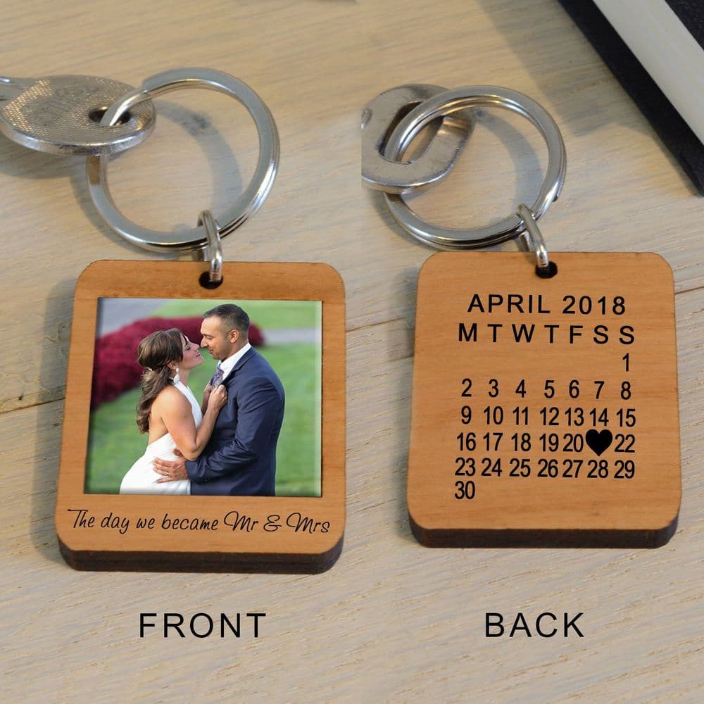 The day we became Mr & Mrs - Wooden Key Ring