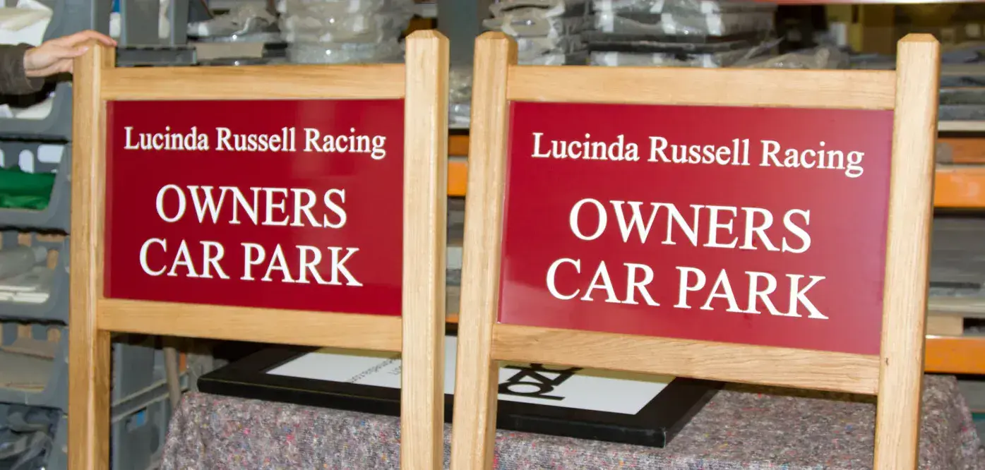 Lucind Russel Signs