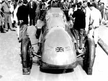 Bluebird on Daytona Beach 1928 (low front view) (1)