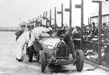 Bugatti T43 The Evans Brothers make a pit stop 1929 BRDC 500 Brooklands. Photo
