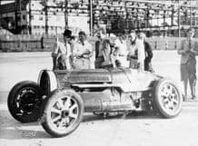 Bugatti T54 Thomas Fotheringham loses a wheel at Brooklands. Photo