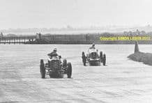 ERA R4D & MASERATI 8CM Mays leads Bira  1937 International Trophy Brooklands (B)