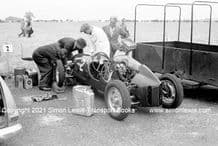 JP-Vincent. Ron Flockhart and team. Paddock Winfield 1951