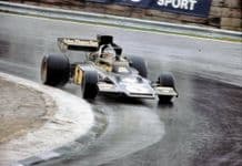 Lotus 72 JPS Ickx at speed in rain Brands ROC 1974