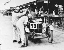 MG Midget Hon. Victoria Worsley pit stop 1930 JCC Brooklands Double-12 (B)