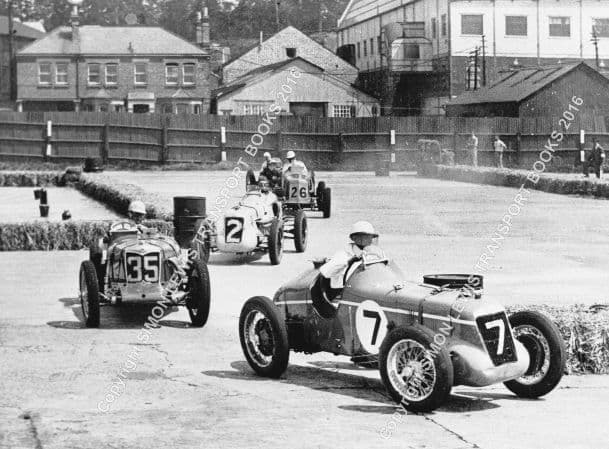 MG R Type Dennis Evans leads Riley MG ERA Bugatti 35 Empire Trophy ...
