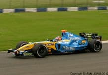 Renault RS25 F1 Fernando Alonso at speed.Silverstone 2005 (b)