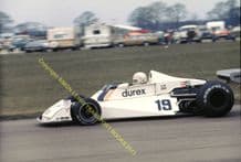 Surtees TS19 Alan Jones 1976 Siulverstone Daily Express F1. photo