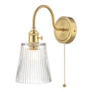 Hadano Natural Brass Wall Light with a Ribbed Glass Shade, Switched - där HAD0740-05