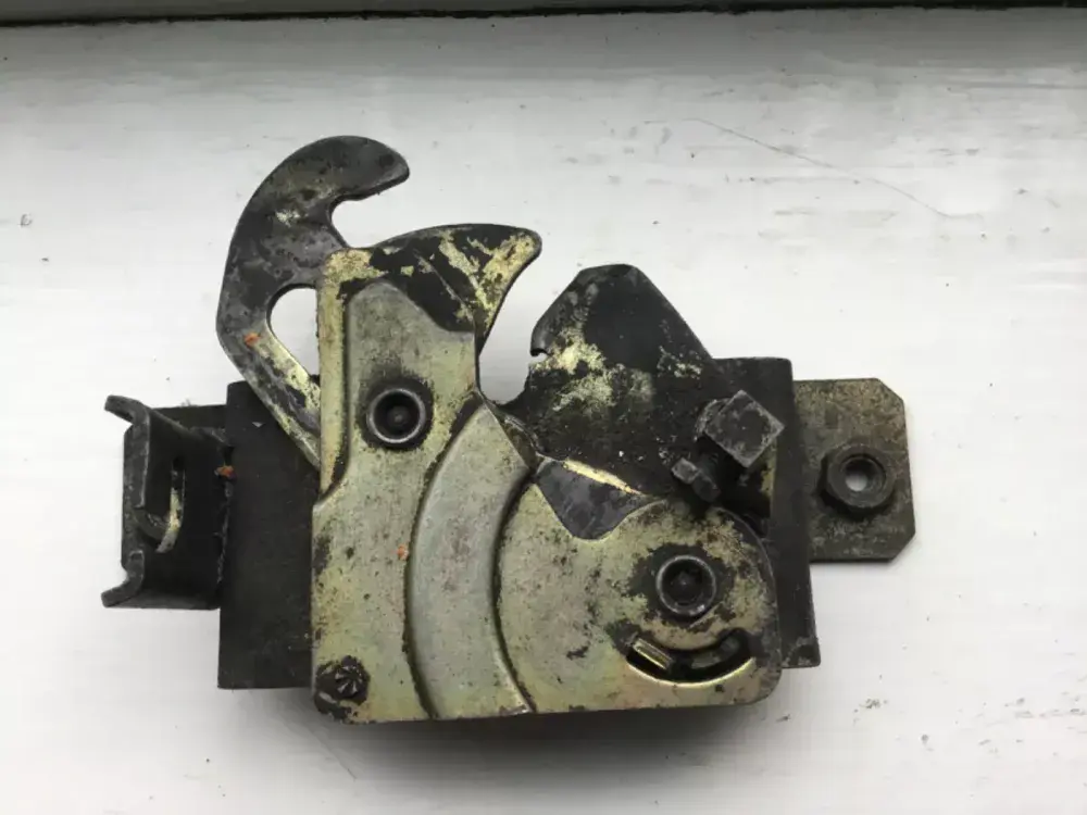 FIAT X19 FRONT BOOT CATCH