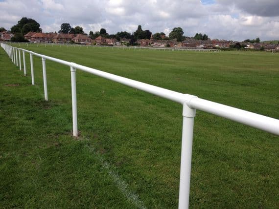 SPECTATOR CROWD  BARRIER :: STEEL BARRIER :: CROWD CONTROL FENCE