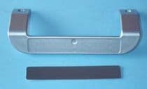 35AE020 Maneta frigorifico plateada AEG con SERIGR. C.O.675110153, 18 x 8 cm, tornillos 15,5 cm