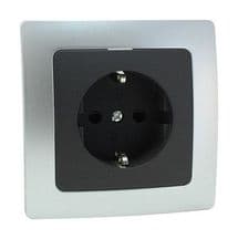 ME-36535PG Enchufe Schuko para empotrar serie Lille Plata-Gris