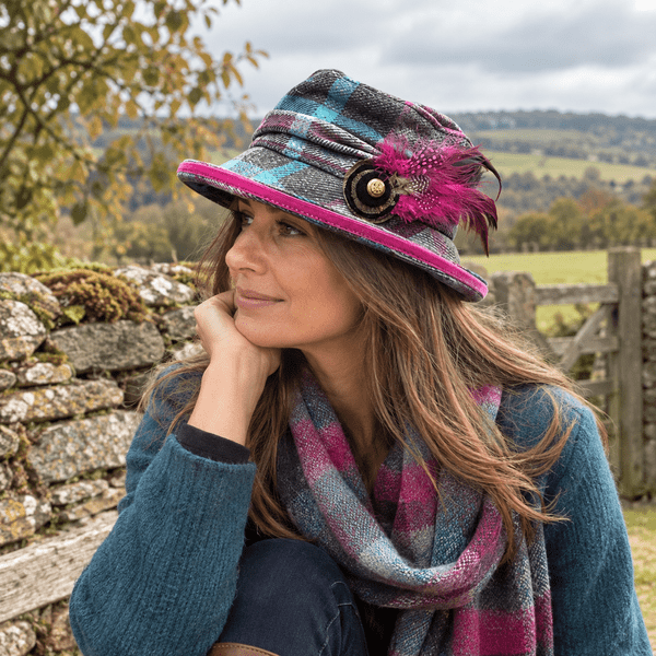 Bone Brim Bucket Hat - Sky pink and Blue - Edith