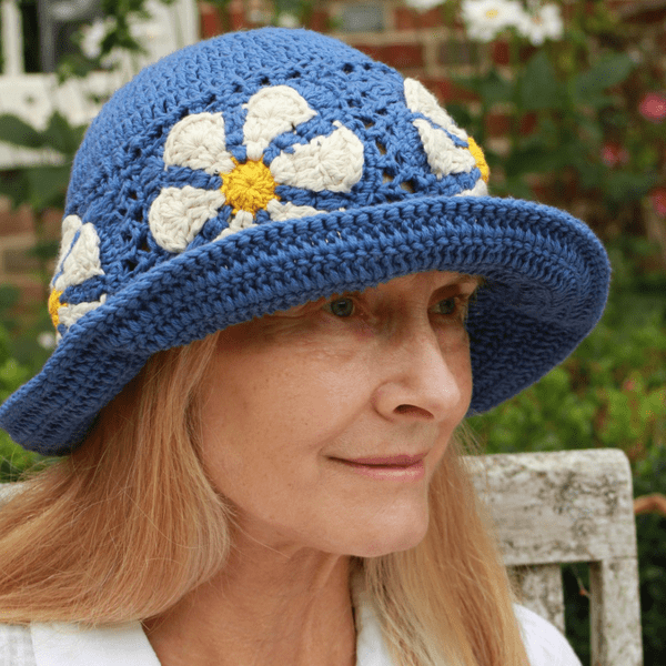 Crochet Cotton Sun Bucket Hat - Daisies Blue