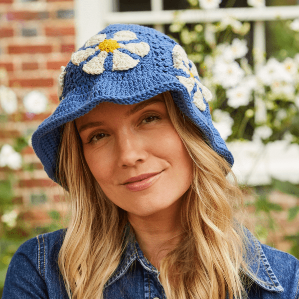 Crochet Cotton Sun Bucket Hat - Daisies Blue