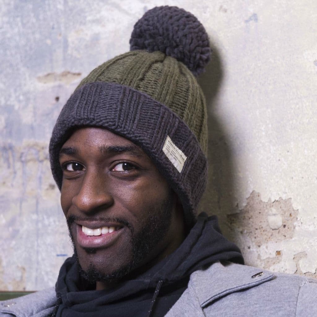 KUSAN OVERSIZED BOBBLE Hat - Black £32.95 - UK