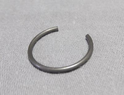 Aprilia RS125 Piston Circlip AP0945635