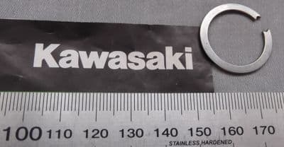 Genuine Kawasaki Gearbox Circlip 25mm 92033-025