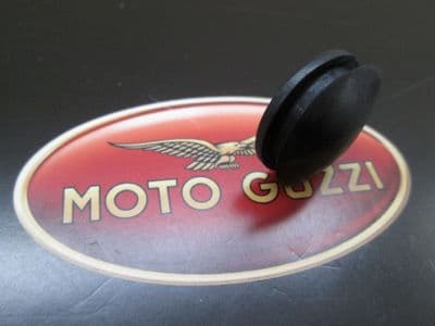 Moto Guzzi California / Daytona / Sport Rubber Inspection Cap GU93180220