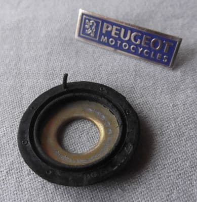 Peugeot XPS / XR6 Rear Suspension Pivot Seal PE754459