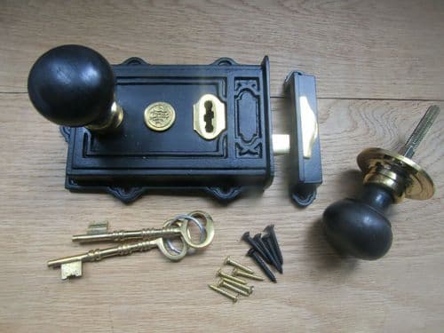 Black Antique Davenport & Plain Bun Black Set