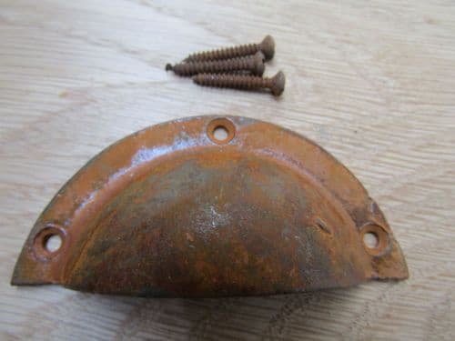 Cast Iron Small Victorian Cup Pull Handle Rust