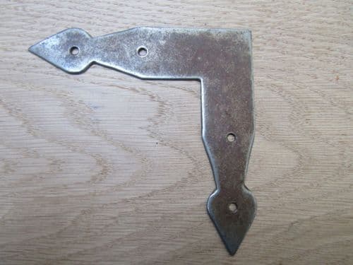 Flat Arrow Head L Plate Antique Iron