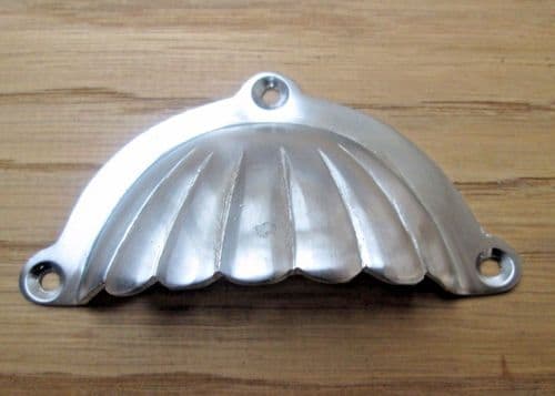 Fluted With Lugs Cup Pull Handle Satin Chrome
