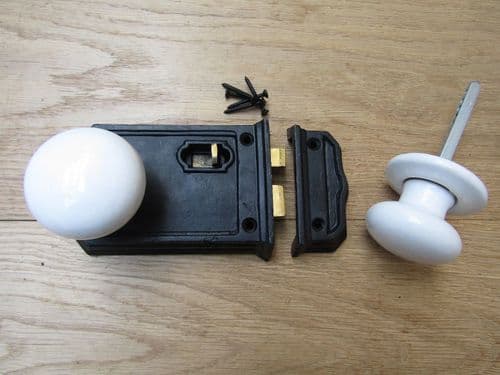 Large Rim Latch Black & White Ceramic Set