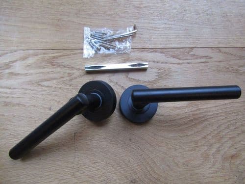 Laurel Lever On Rose Door Handle Matt Black