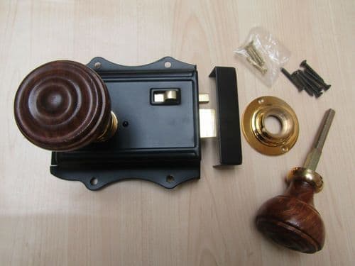 Olde Latch Black & Bun Rimmed Teak + Brass Set