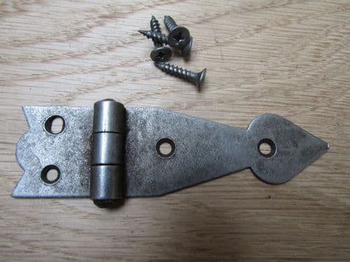 Pair Of Arrow Head Canet Hinges Antique Iron