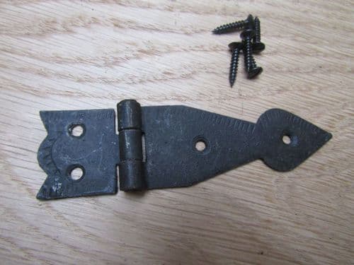 Pair Of Arrow Head Canet Hinges Black Wax