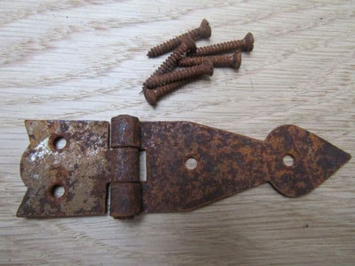Pair Of Arrow Head Canet Hinges Rust