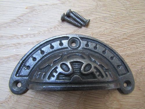 Round Inca Cup Pull Antique Iron