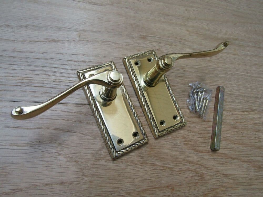 Small Lever Latch Door Handle Polished Brass
