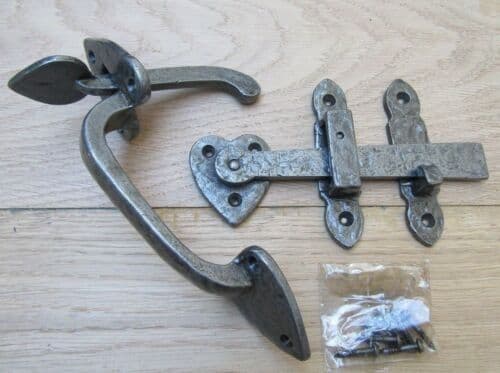 Suffolk Latch 7" Arrow Head Antique Iron