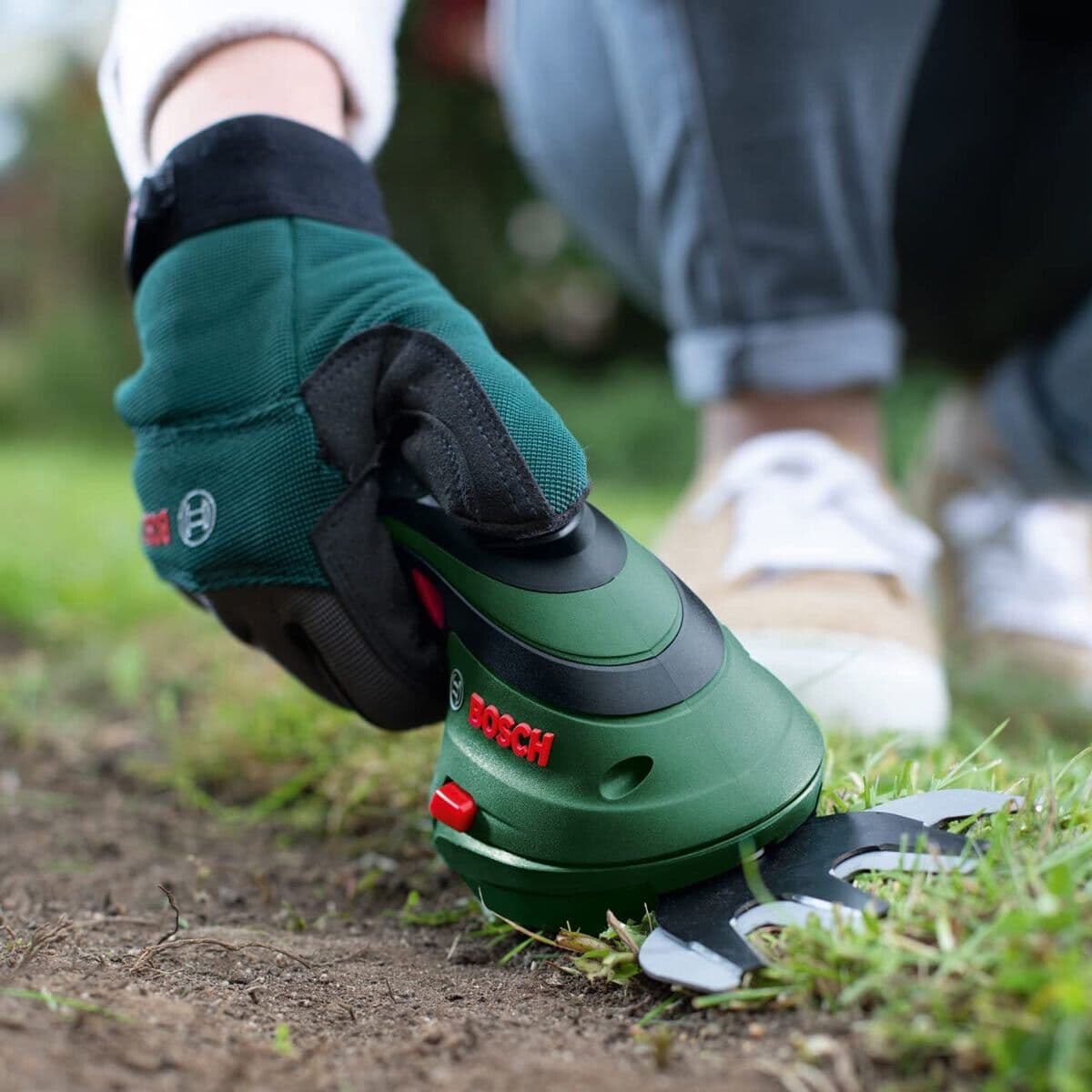 Bosch Isio 3 Cordless Shrub & Grass Shear Set Shape Edge Hedge Trimmer